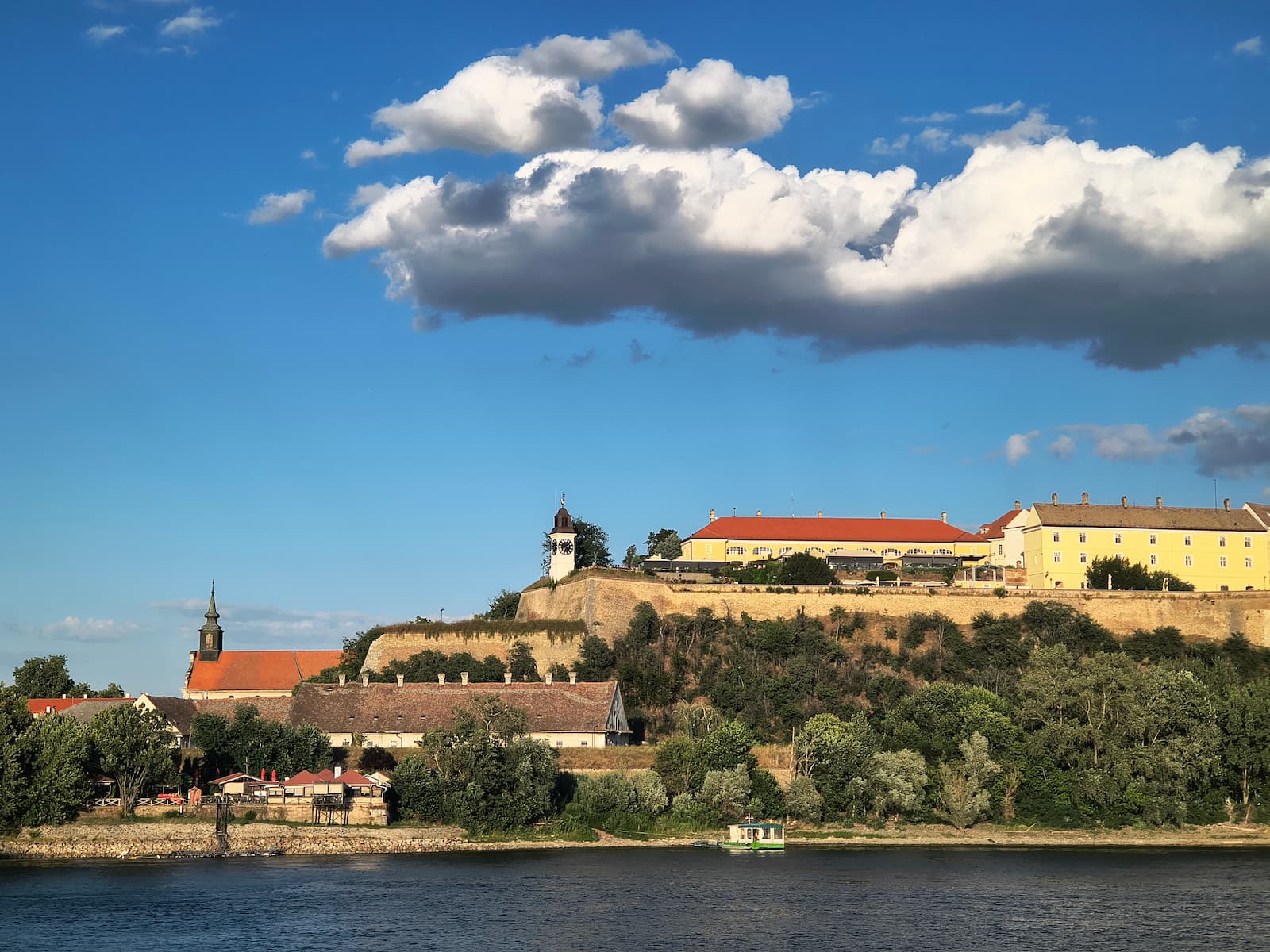 Dunav kod Novog Sada i Petrovaradinska tvrđava